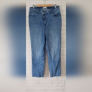 Abercrombie & Fitch 90's Straight Ultra High Rise Jeans. Sz. 32